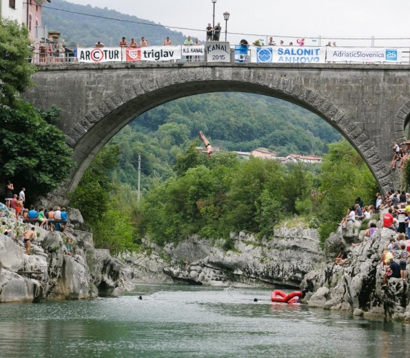 Bridge jumps Kanal